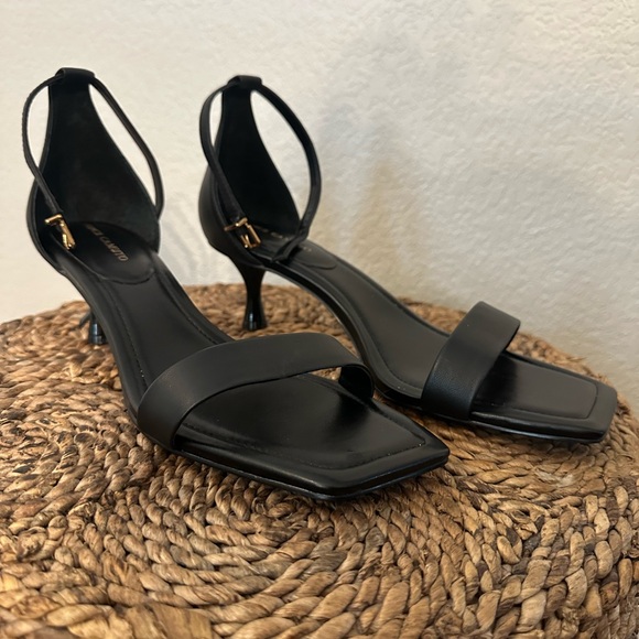 NWOT Vince Camuto Vinkely Square Toe Kitten Sandal
2” heel new without tags. - Picture 6 of 7